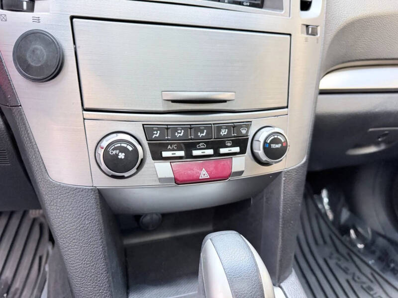 2010 Subaru Legacy 2.5i Premium