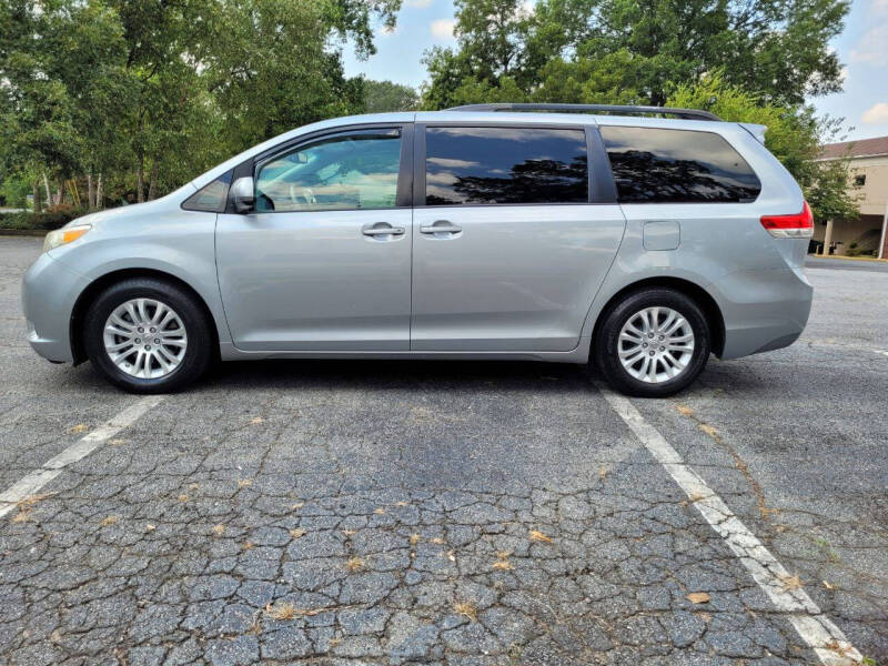 2014 Toyota Sienna XLE 7-Passenger Auto Access Seat