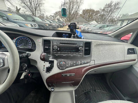 2012 Toyota Sienna XLE 8-Passenger