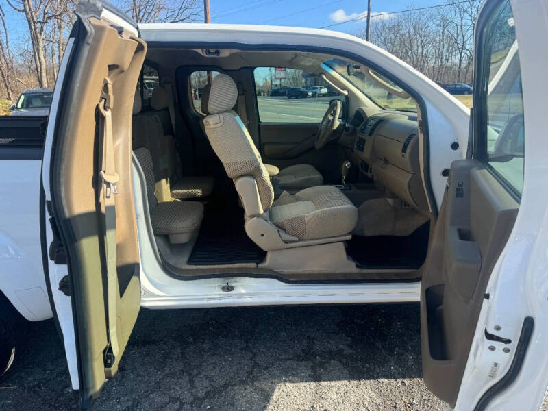 2005 Nissan Frontier SE photo 14