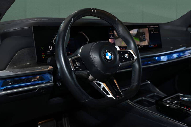 2023 BMW 7 Series 740i