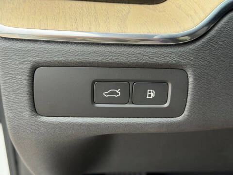 2026 Volvo XC60 T8 Plus