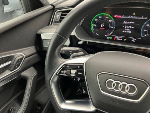 2022 Audi e-tron quattro Premium