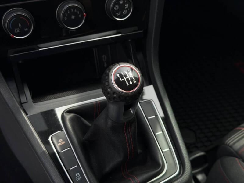 2020 Volkswagen Golf GTI S
