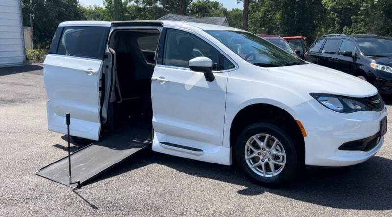 2022 Chrysler Voyager for sale at ULTIMATE MOTORS in Midlothian VA