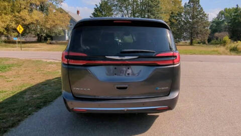 2022 Chrysler Pacifica Hybrid Touring L
