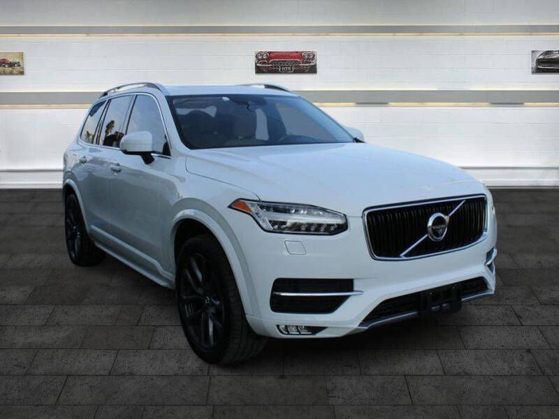 2016 Volvo XC90 T6 Momentum