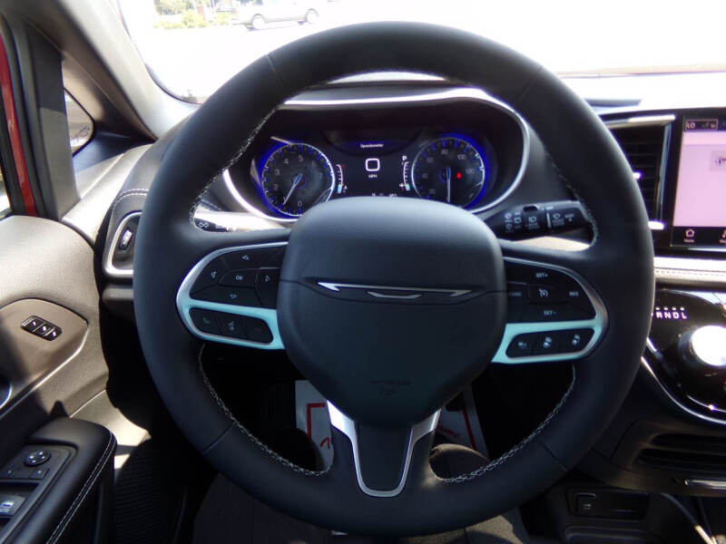 2027 Chrysler Pacifica Select