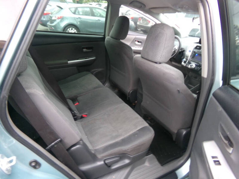 2014 Toyota Prius v Two