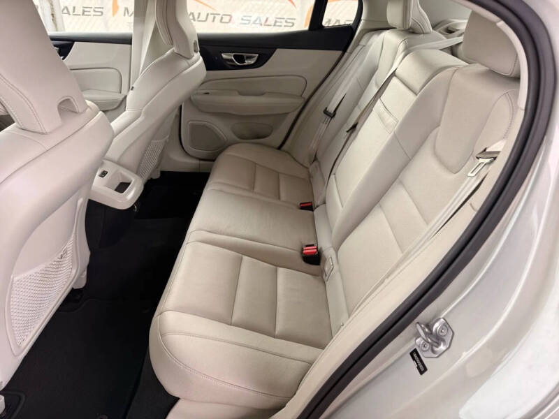 2019 Volvo S60 T6 Momentum