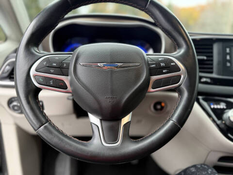 2017 Chrysler Pacifica Touring-L