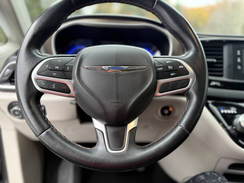 2017 Chrysler Pacifica Touring-L