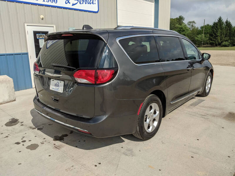 2017 Chrysler Pacifica Touring-L Plus