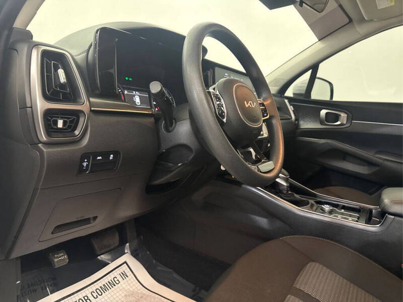 2022 Kia Sorento LX