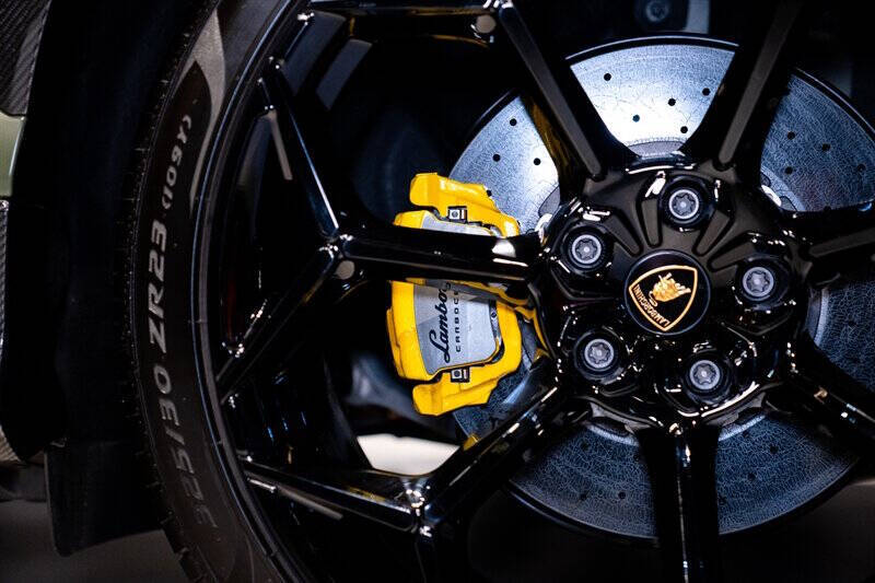 2023 Lamborghini Urus Performante