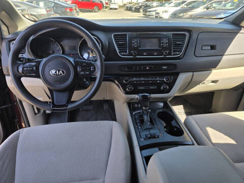 2017 Kia Sedona LX