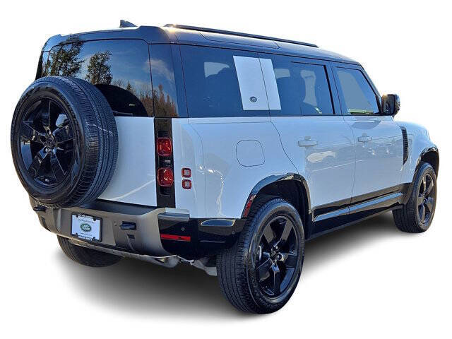 2024 Land Rover Defender 110 P400 X-Dynamic SE