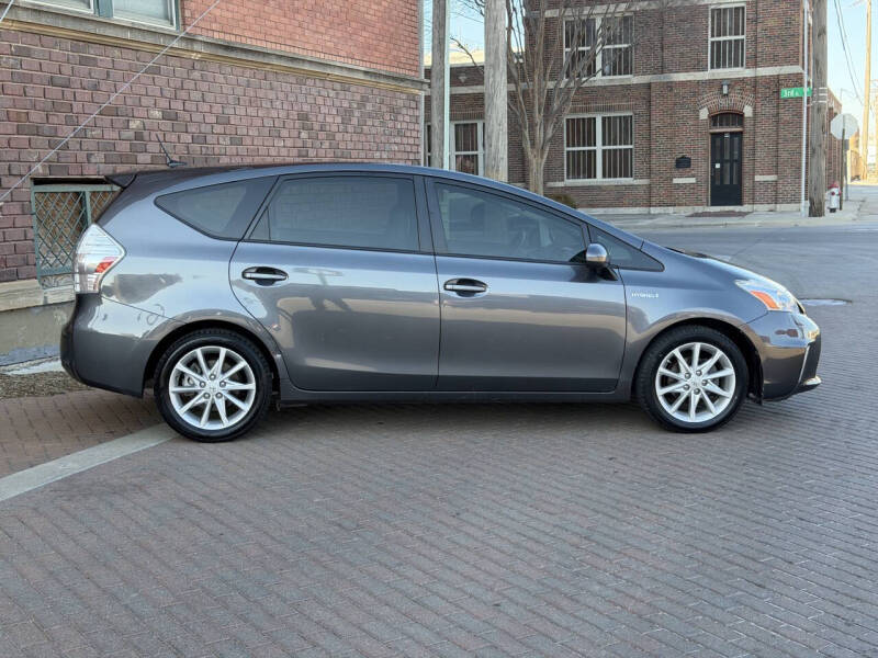 2013 Toyota Prius v Five