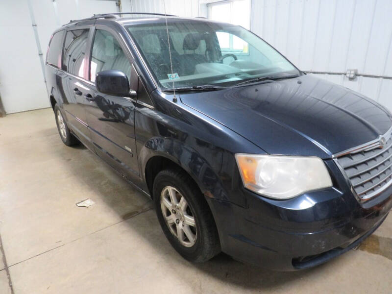 Used 2008 Chrysler Town & Country Touring with VIN 2A8HR54P88R818888 for sale in Pierre, SD