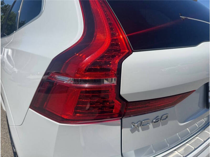 2019 Volvo XC60 T8 eAWD R-Design