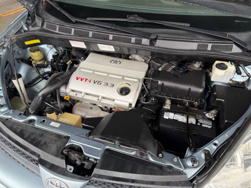 2005 Toyota Sienna LE 8 Passenger