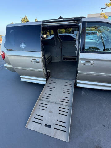 2005 Dodge Grand Caravan SXT