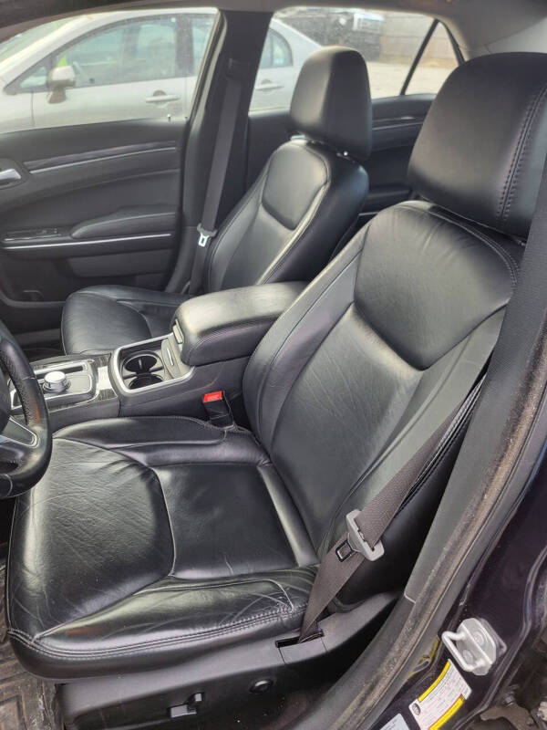 2017 Chrysler 300 Limited