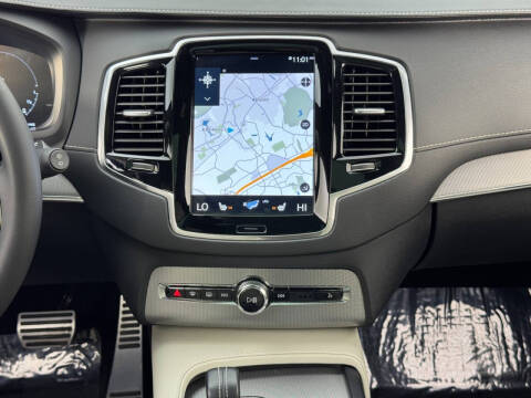 2022 Volvo XC90 Recharge T8 R-Design