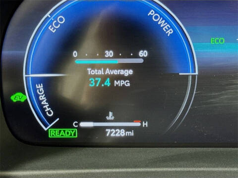 2025 Toyota Crown Signia XLE