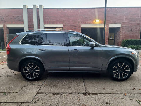 2017 Volvo XC90 T6 Momentum