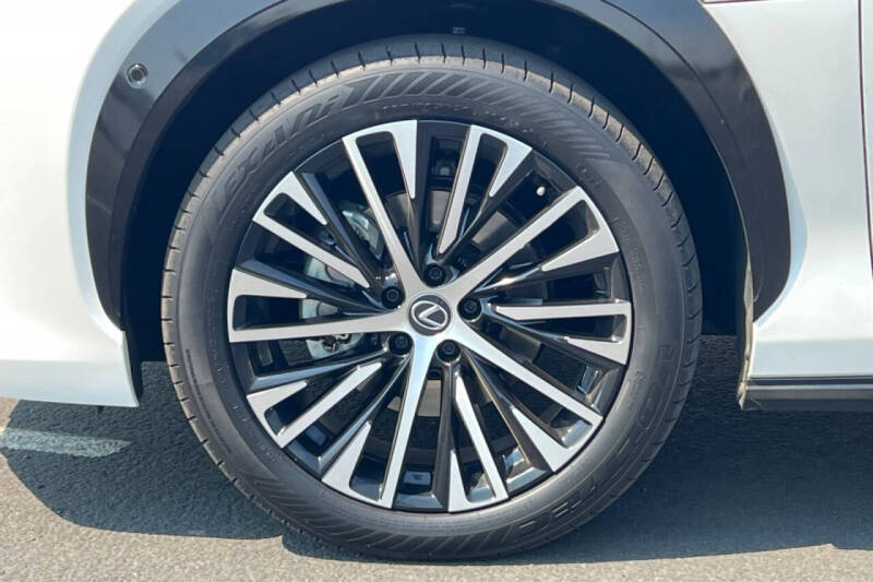 2023 Lexus RZ 450e Luxury