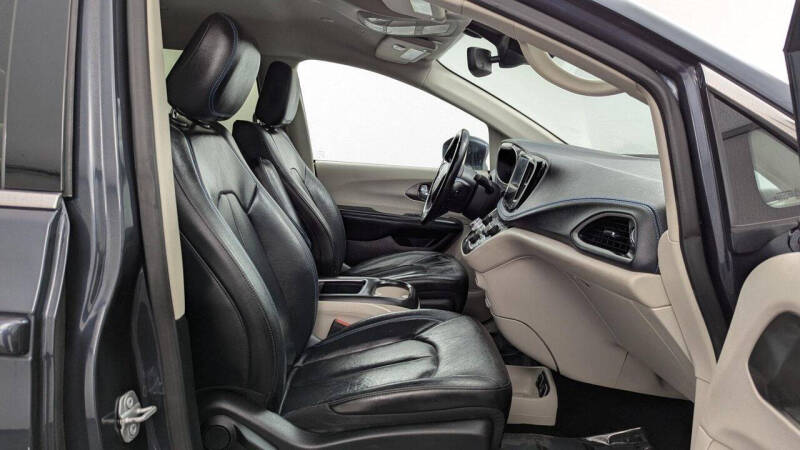 2021 Chrysler Pacifica Touring L