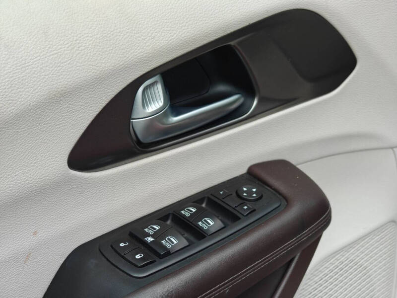 2017 Chrysler Pacifica Touring-L Plus
