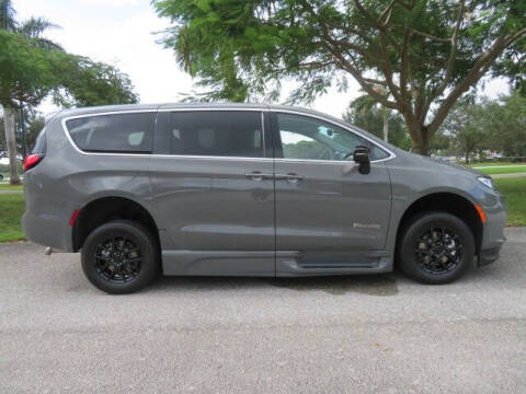 2024 Chrysler Pacifica Touring L