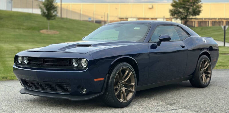 2015 Dodge Challenger SXT's photo