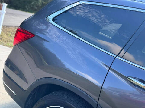 2022 Honda Pilot Touring w/Rear Captain's Chairs