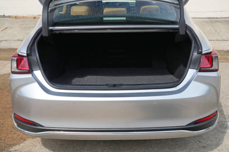 2025 Lexus ES 300h Luxury
