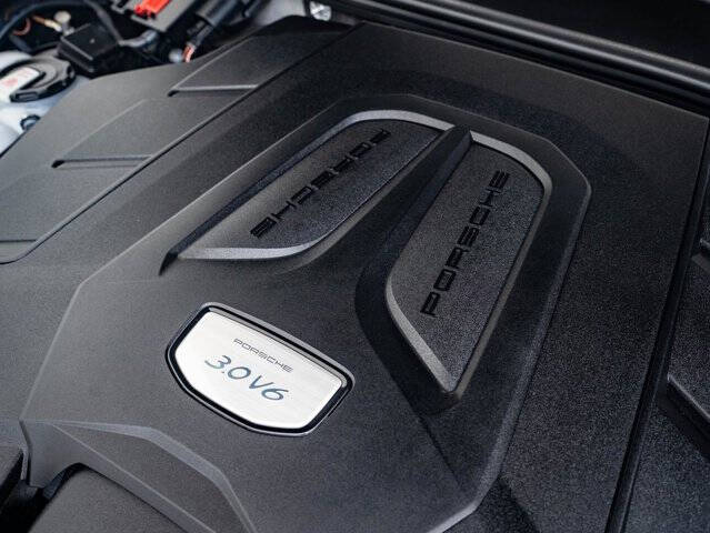 2023 Porsche Cayenne Platinum Edition