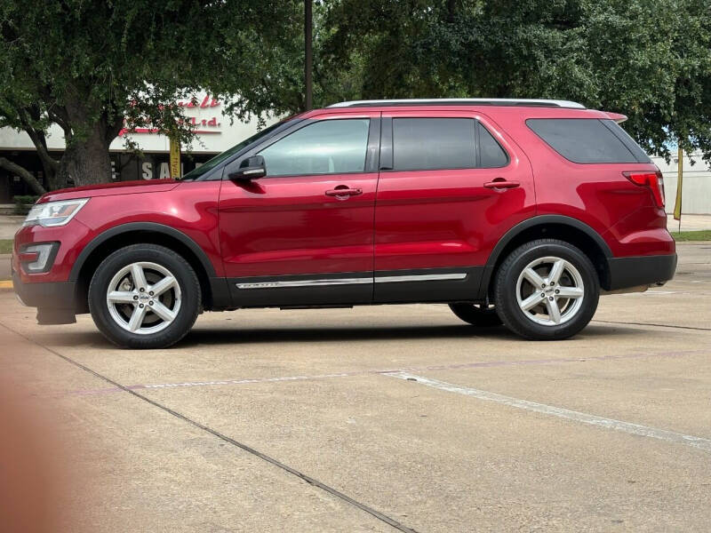 2017 Ford Explorer XLT photo 5