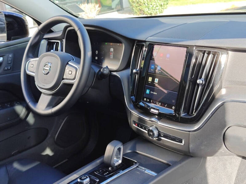 2025 Volvo XC60 B5 Core Dark Theme