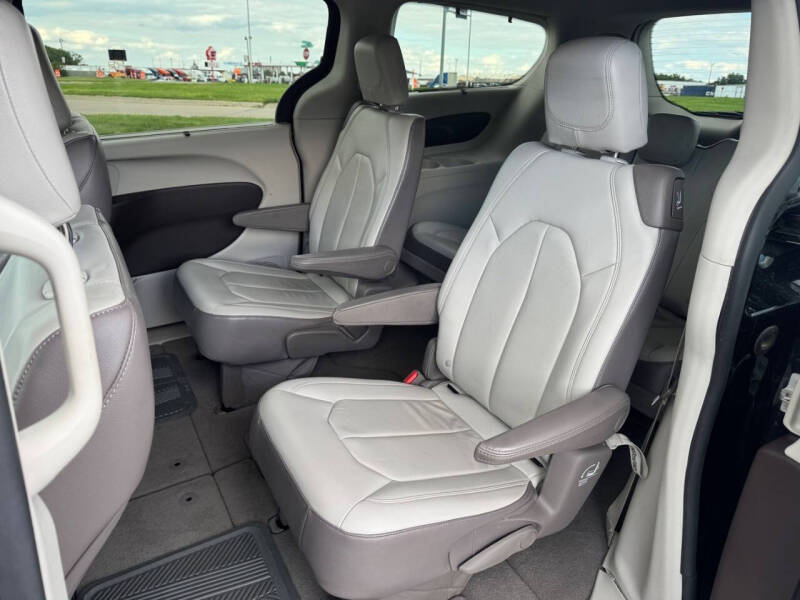 2017 Chrysler Pacifica Touring-L