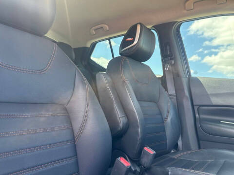 2019 Nissan Kicks SR