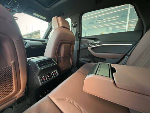 2023 Audi e-tron quattro Premium Plus