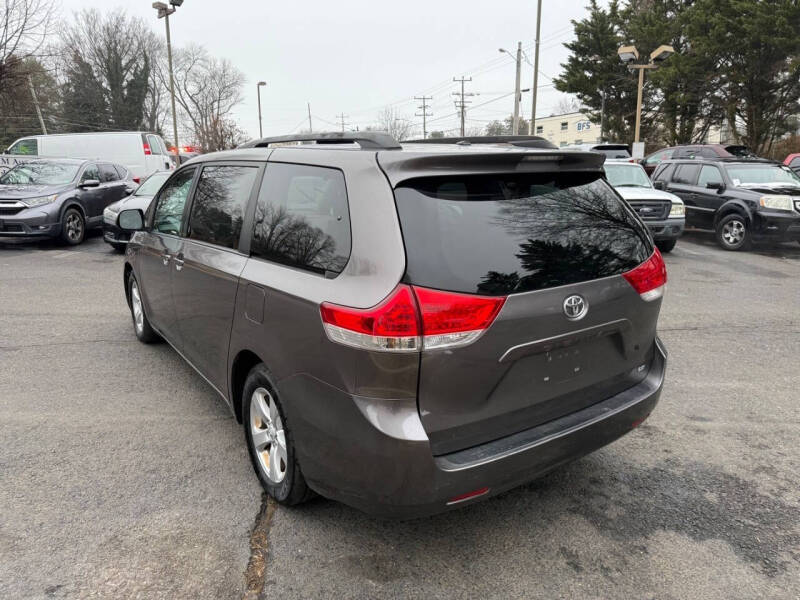 2014 Toyota Sienna LE 8-Passenger