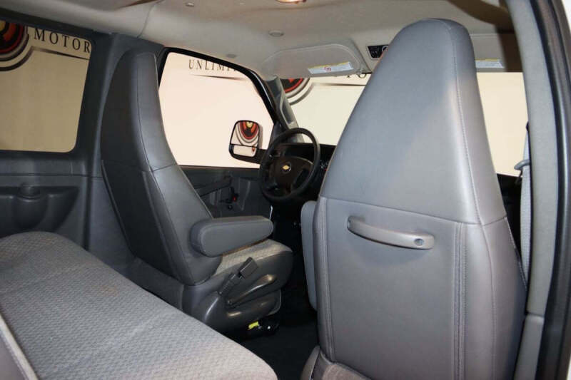 2025 Chevrolet Express LT 3500