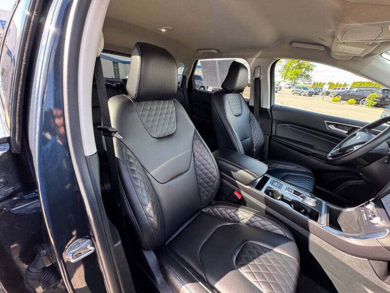 2023 Ford Edge Titanium