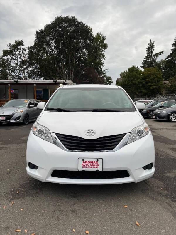 2014 Toyota Sienna LE 8-Passenger