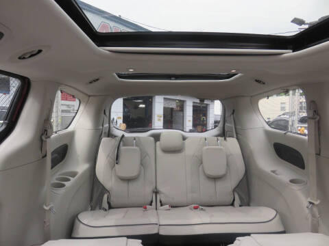 2018 Chrysler Pacifica Hybrid Limited