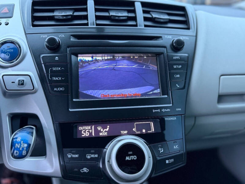 2014 Toyota Prius v Five