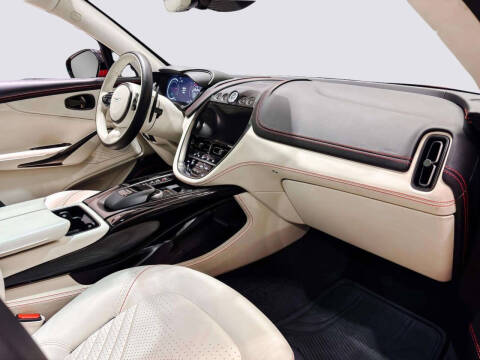 2021 Aston Martin DBX